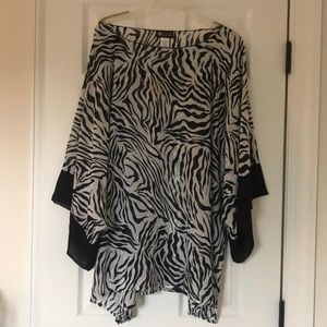 😍😍Maggie Barnes Sexy Animal Print Top😍😍